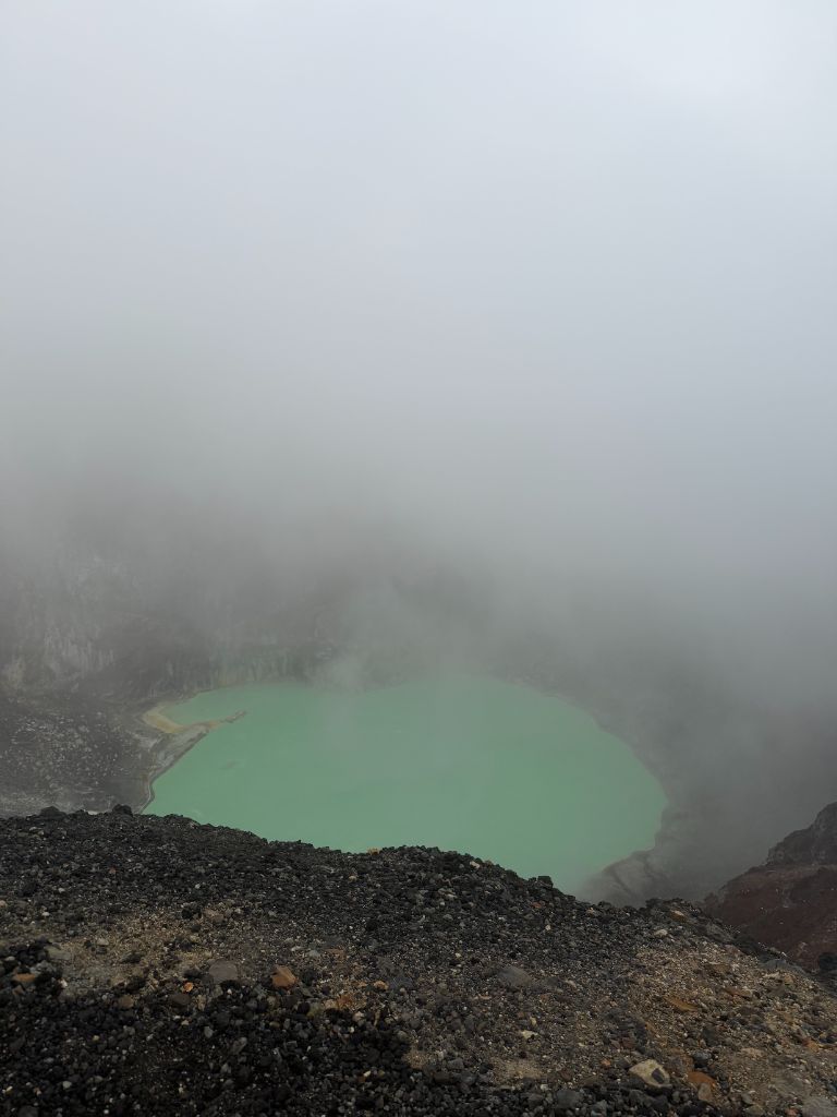 Lago cráter del Volcán Santa Ana